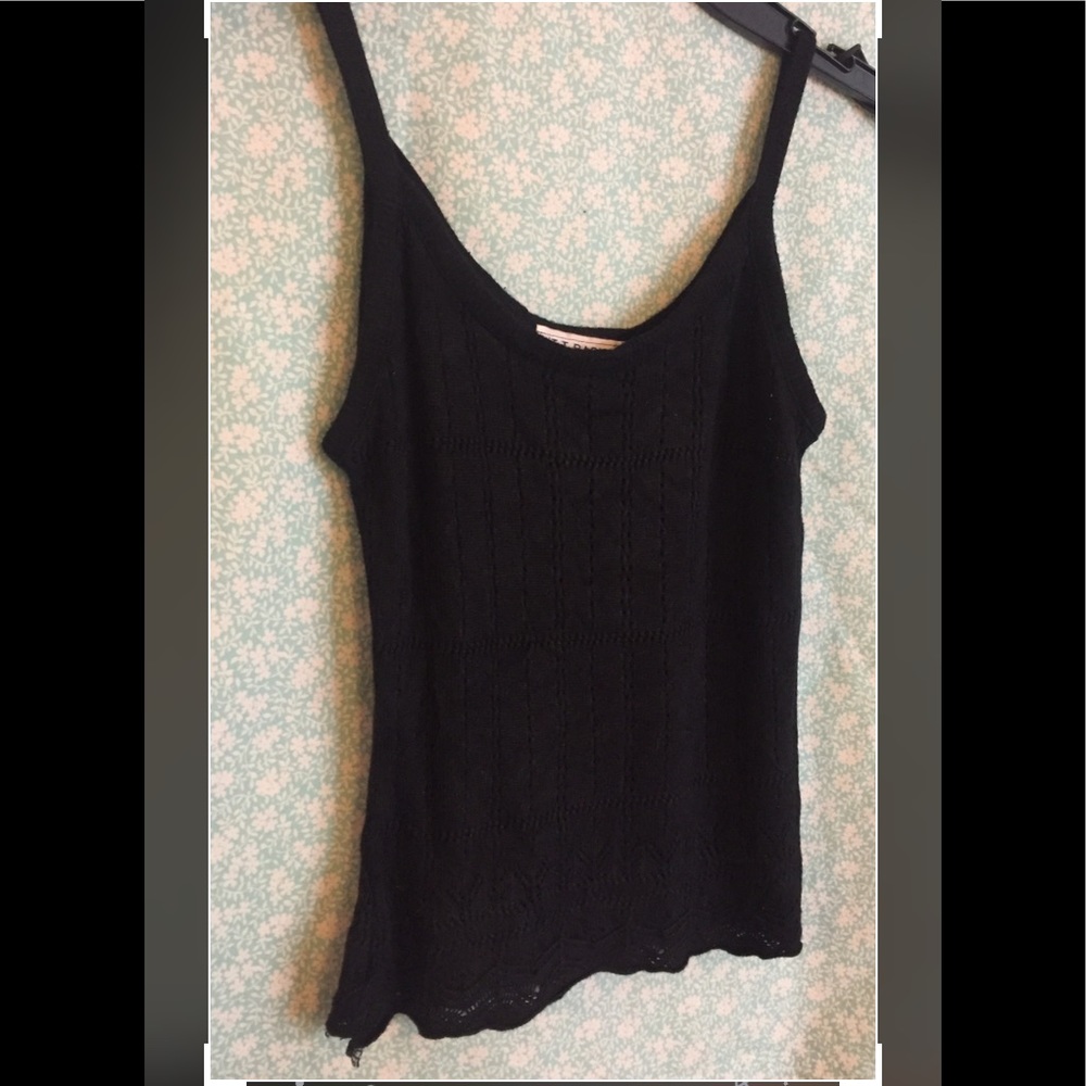💙 Vintage / Retro Black Crocheted Camisole w/ scalloped edges